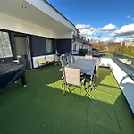 Dayyounglife Mit Terrasse Grill Parkplatz