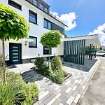 Dayyounglife Mit Terrasse Grill Parkplatz